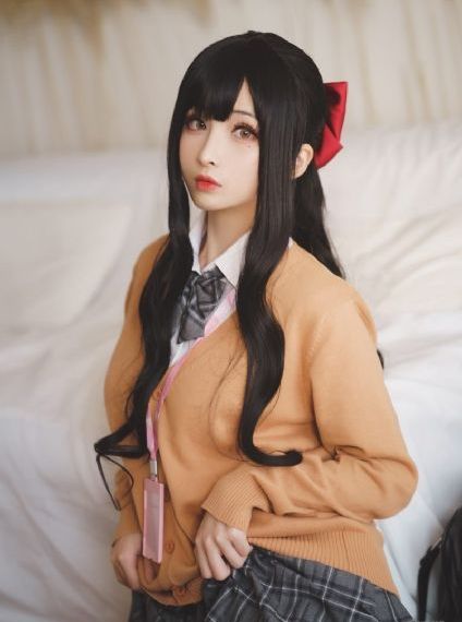 戴着面具跳舞