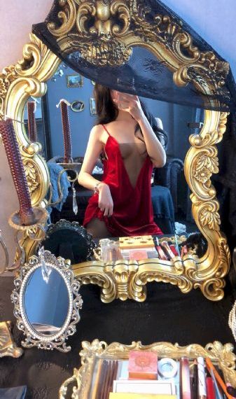 笼中女