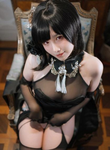 脱衣女郎